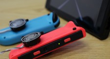 音声信号なので既存のコントローラーにも容易に取り付け可能です。