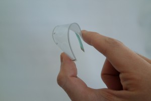 極めて薄い透明フィルムタイプです。