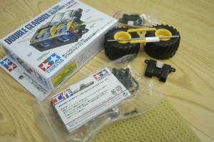 部品をいろいろ揃えます。