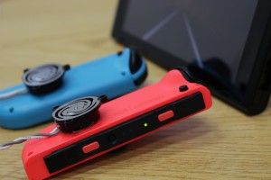 音声信号なので既存のコントローラーにも容易に取り付け可能です。